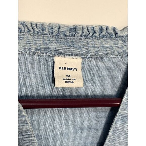 Old Navy Women's Chambray Button-Up V-Neck Long Sleeve Shirt Denim Blue Medium - Picture 4 of 5